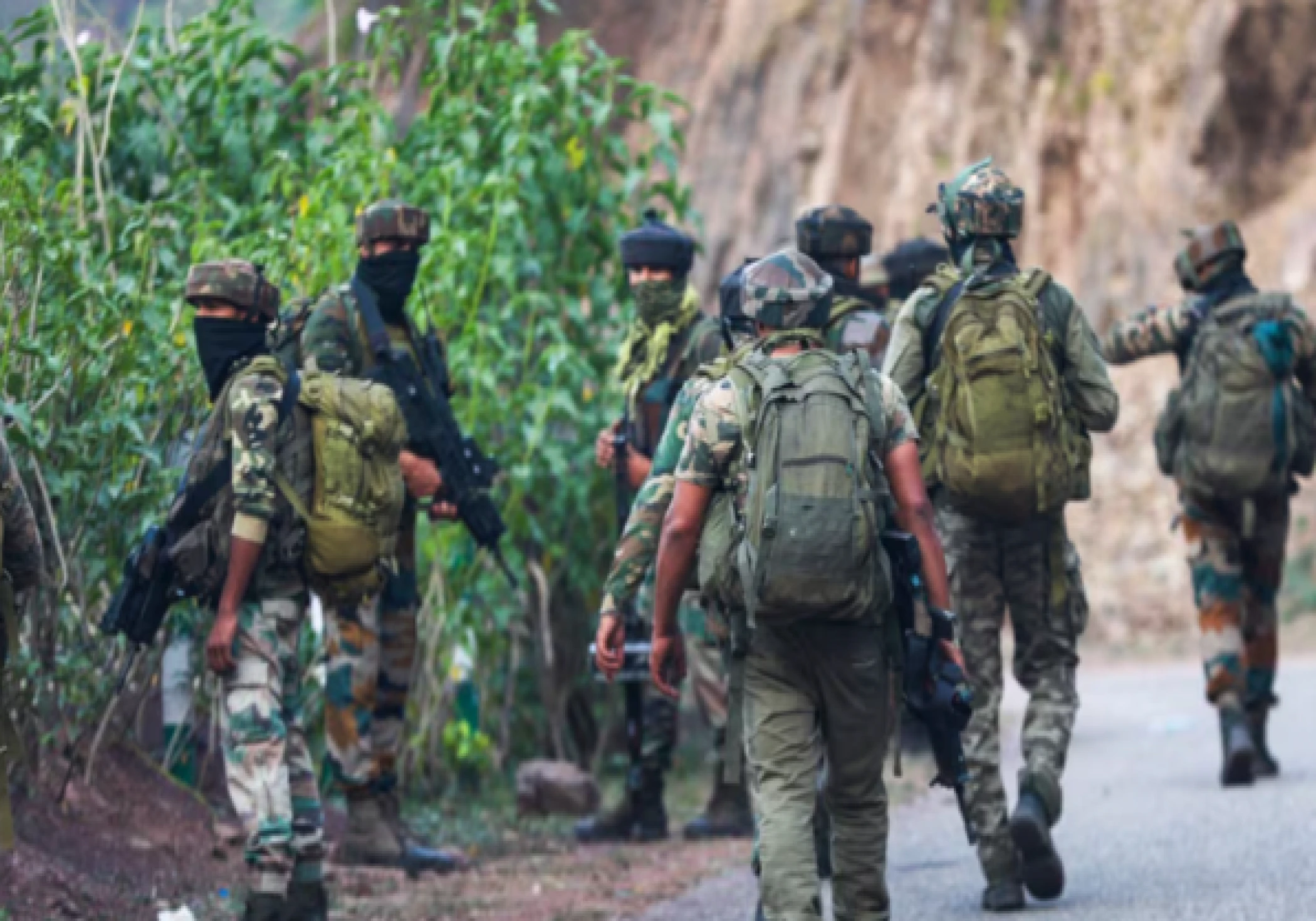 Gunfight Erupts Between Terrorists and Security Forces in J&K's Kathua Gunfight Erupts Between Terrorists and Security Forces in J&K's Kathua